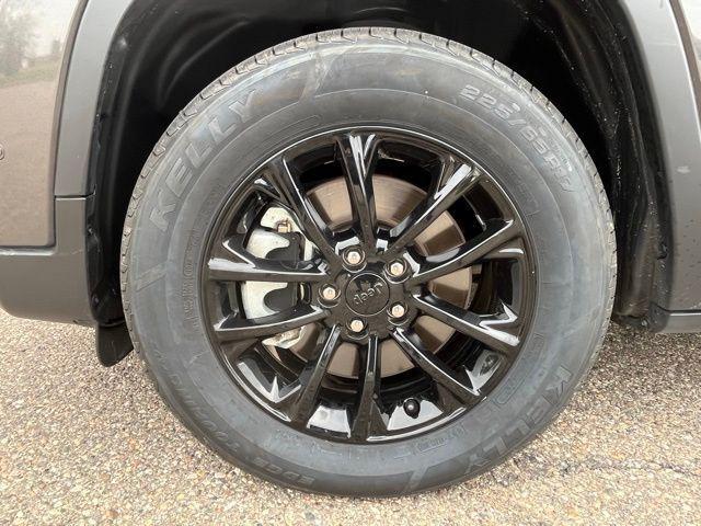 used 2023 Jeep Cherokee car, priced at $23,899