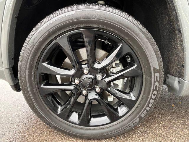 used 2022 Jeep Grand Cherokee car, priced at $31,998