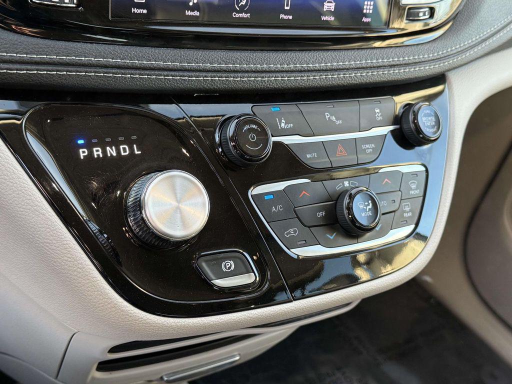 used 2023 Chrysler Pacifica Hybrid car, priced at $25,555