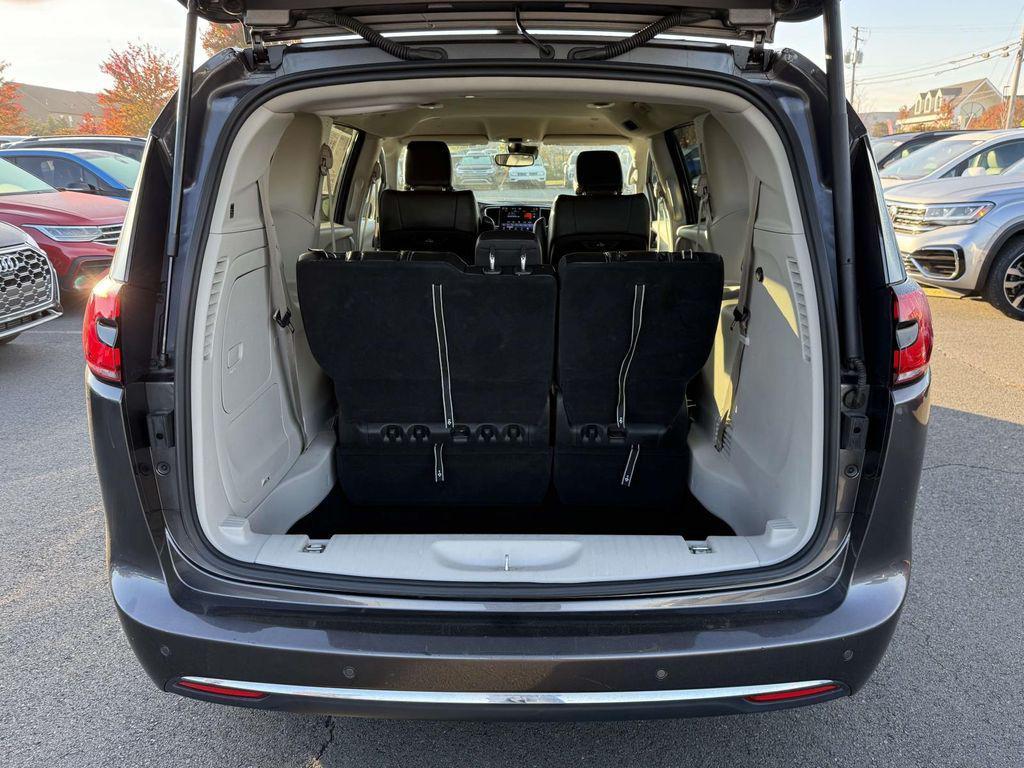 used 2023 Chrysler Pacifica Hybrid car, priced at $25,555