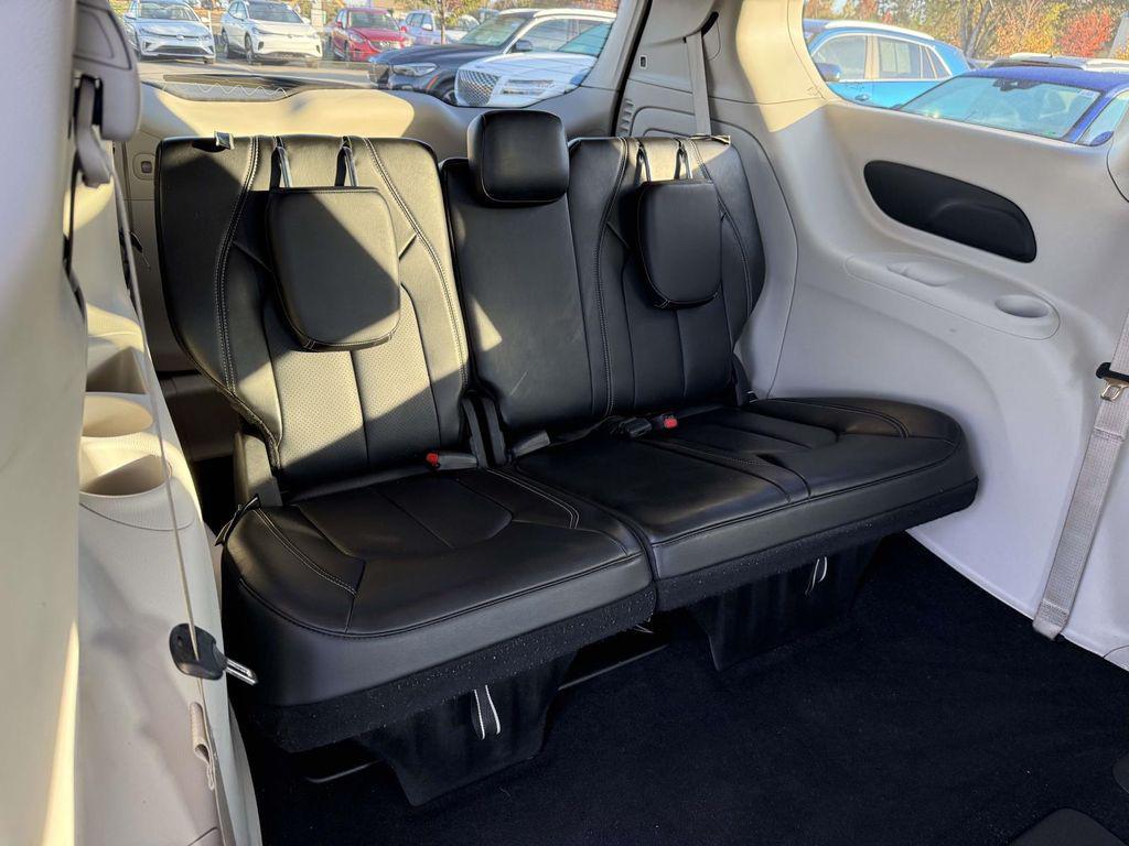 used 2023 Chrysler Pacifica Hybrid car, priced at $25,555