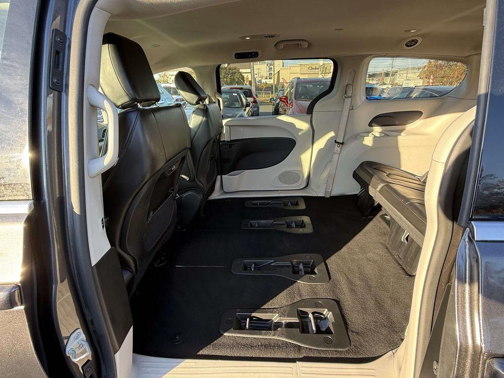 used 2023 Chrysler Pacifica Hybrid car, priced at $25,555