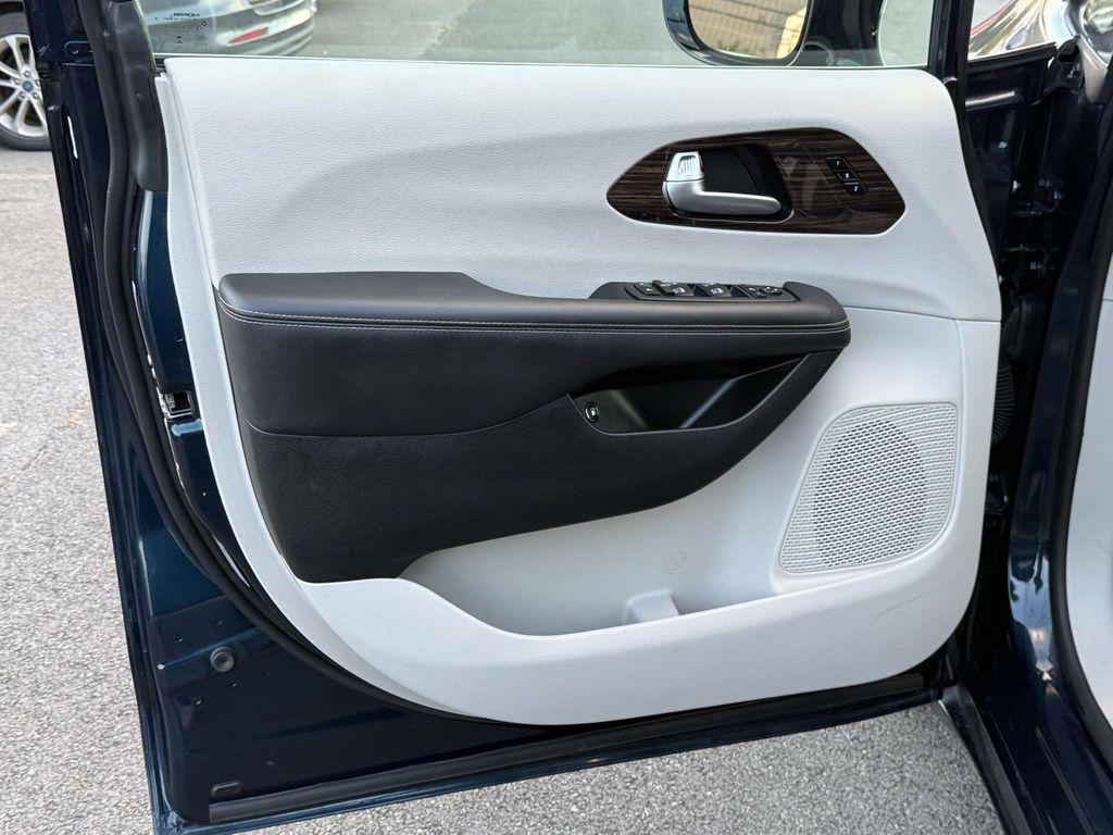 used 2023 Chrysler Pacifica Hybrid car, priced at $31,997