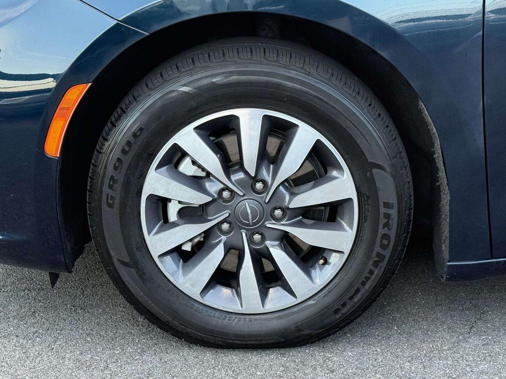 used 2023 Chrysler Pacifica Hybrid car, priced at $31,997