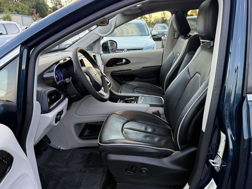 used 2023 Chrysler Pacifica Hybrid car, priced at $31,997