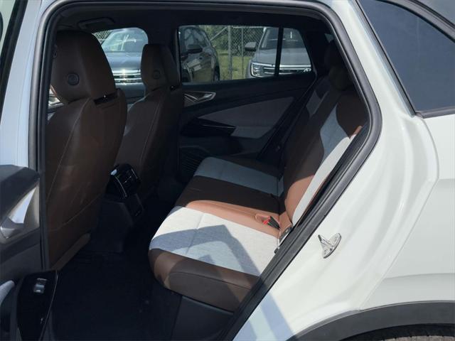 new 2025 Volkswagen ID.4 car, priced at $40,635