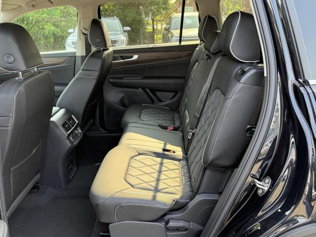 new 2025 Volkswagen Atlas car, priced at $52,428