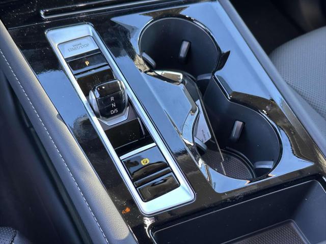 new 2025 Volkswagen Atlas car, priced at $41,121