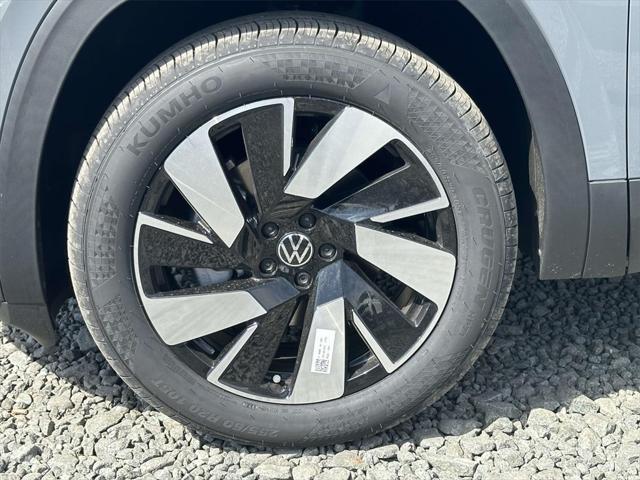 new 2024 Volkswagen Atlas Cross Sport car, priced at $41,098