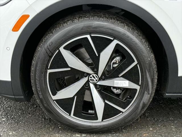 new 2025 Volkswagen ID.4 car, priced at $46,007