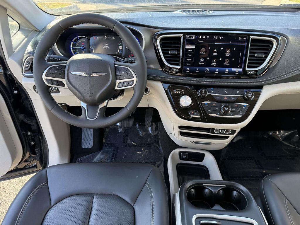 used 2023 Chrysler Pacifica Hybrid car, priced at $30,192