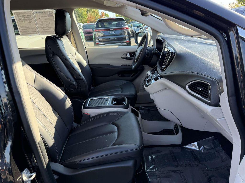 used 2023 Chrysler Pacifica Hybrid car, priced at $30,192