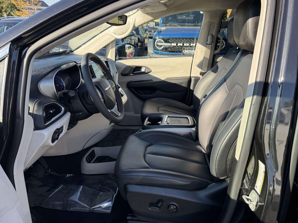 used 2023 Chrysler Pacifica Hybrid car, priced at $30,192
