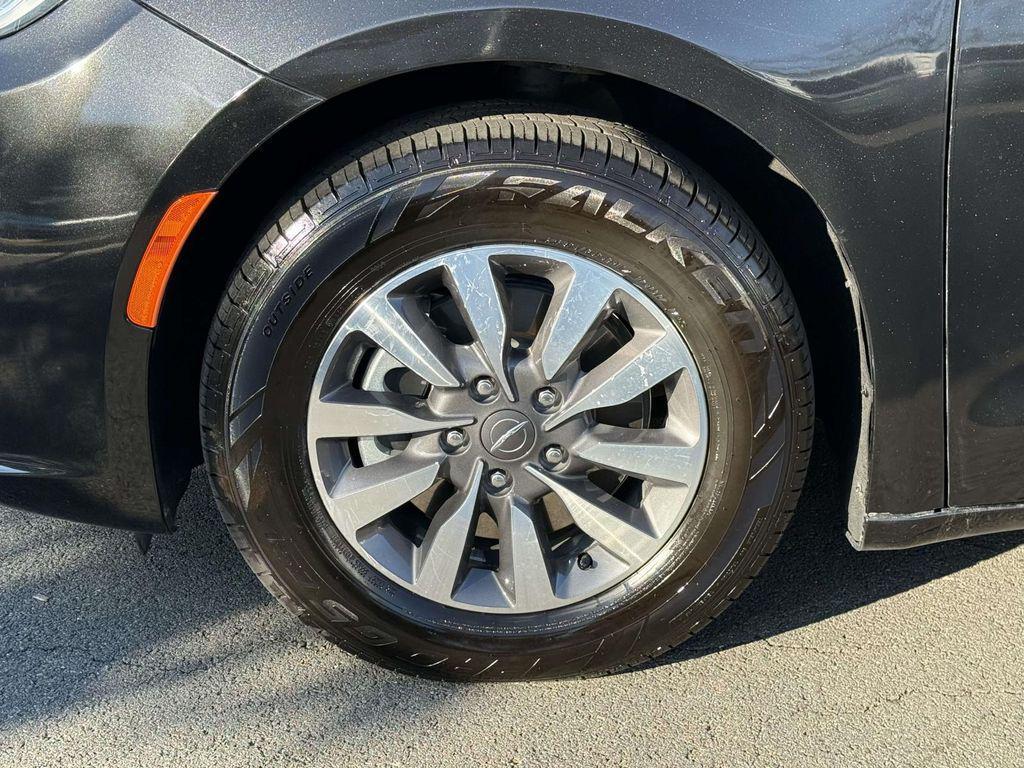 used 2023 Chrysler Pacifica Hybrid car, priced at $30,192