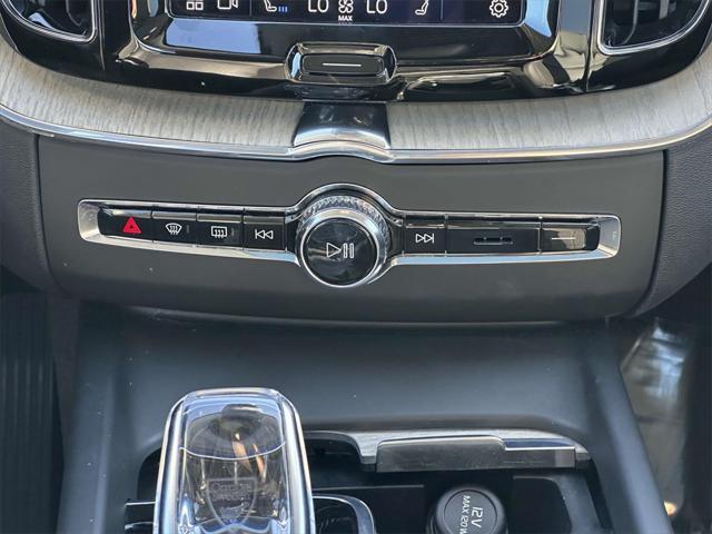 used 2022 Volvo XC60 car, priced at $38,997