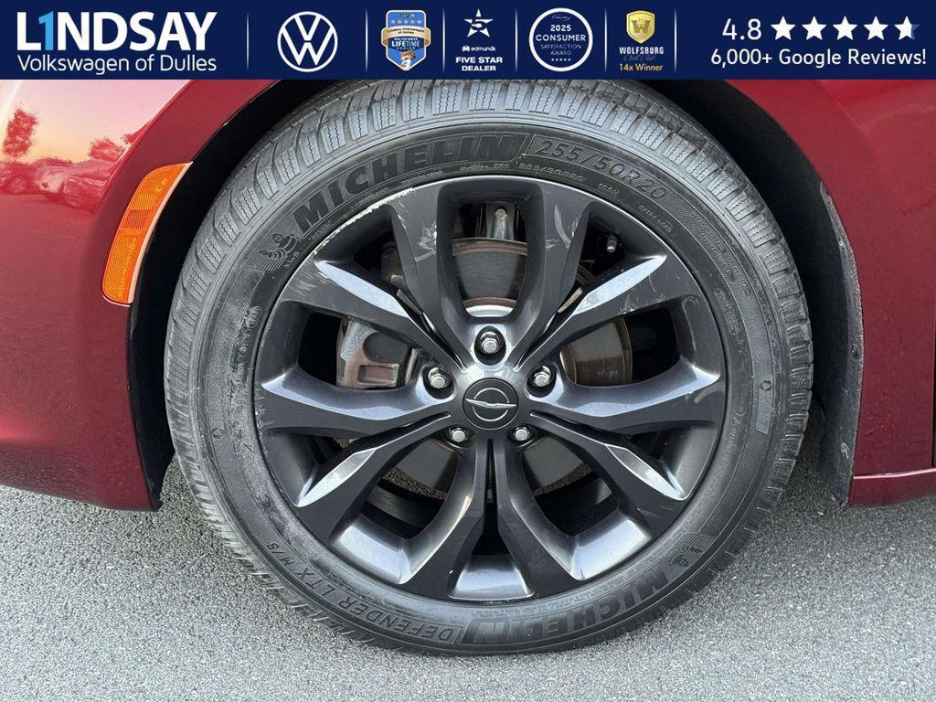 used 2018 Chrysler Pacifica car, priced at $15,555