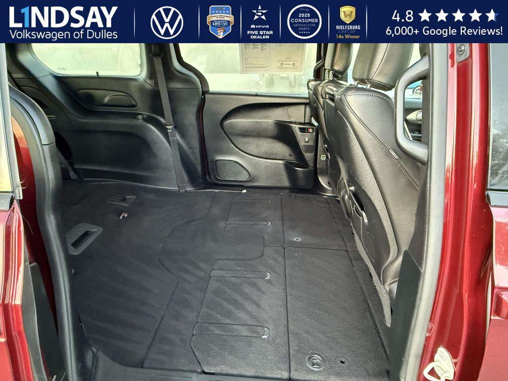 used 2018 Chrysler Pacifica car, priced at $15,555