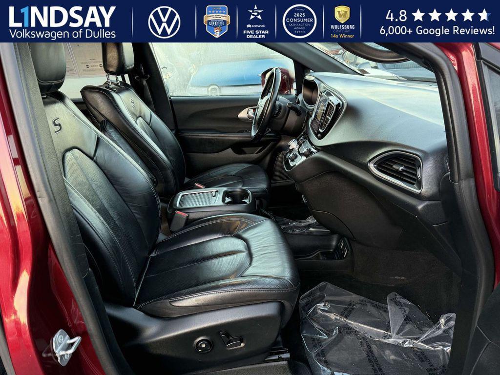 used 2018 Chrysler Pacifica car, priced at $15,555