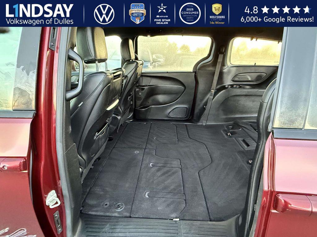 used 2018 Chrysler Pacifica car, priced at $15,555