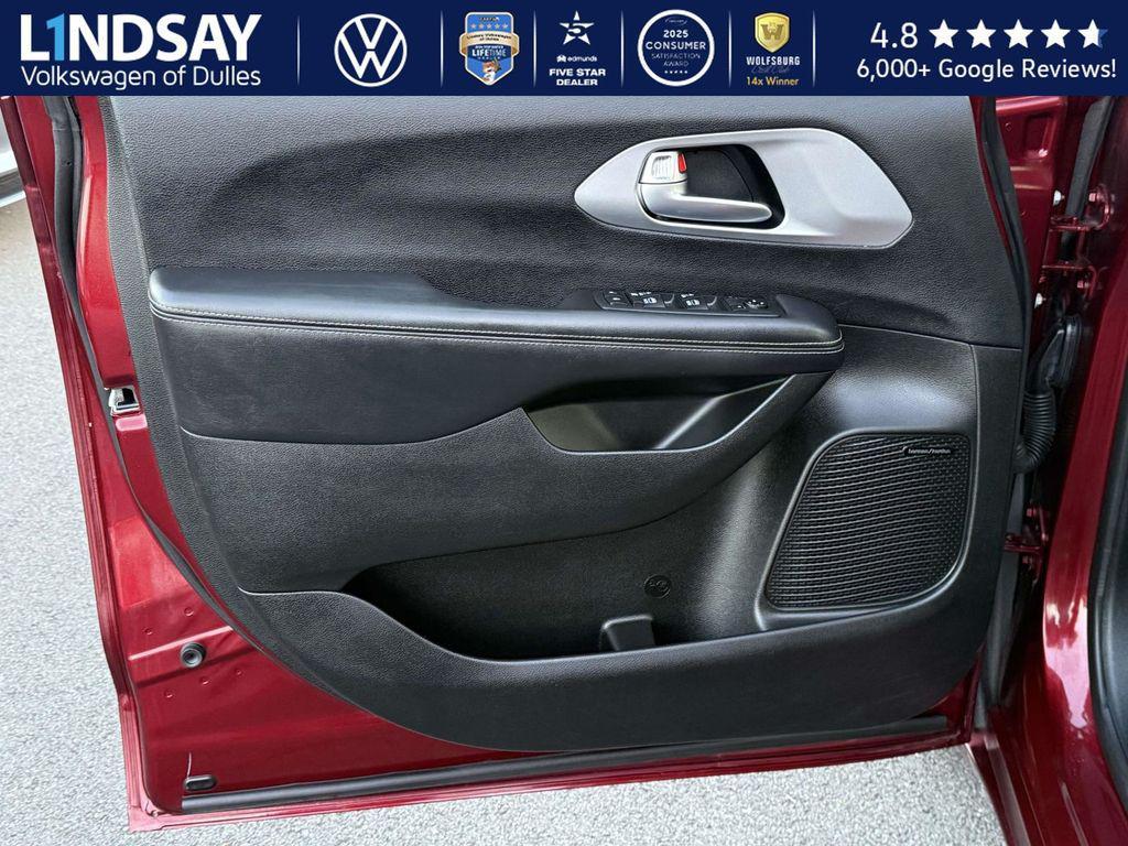 used 2018 Chrysler Pacifica car, priced at $15,555