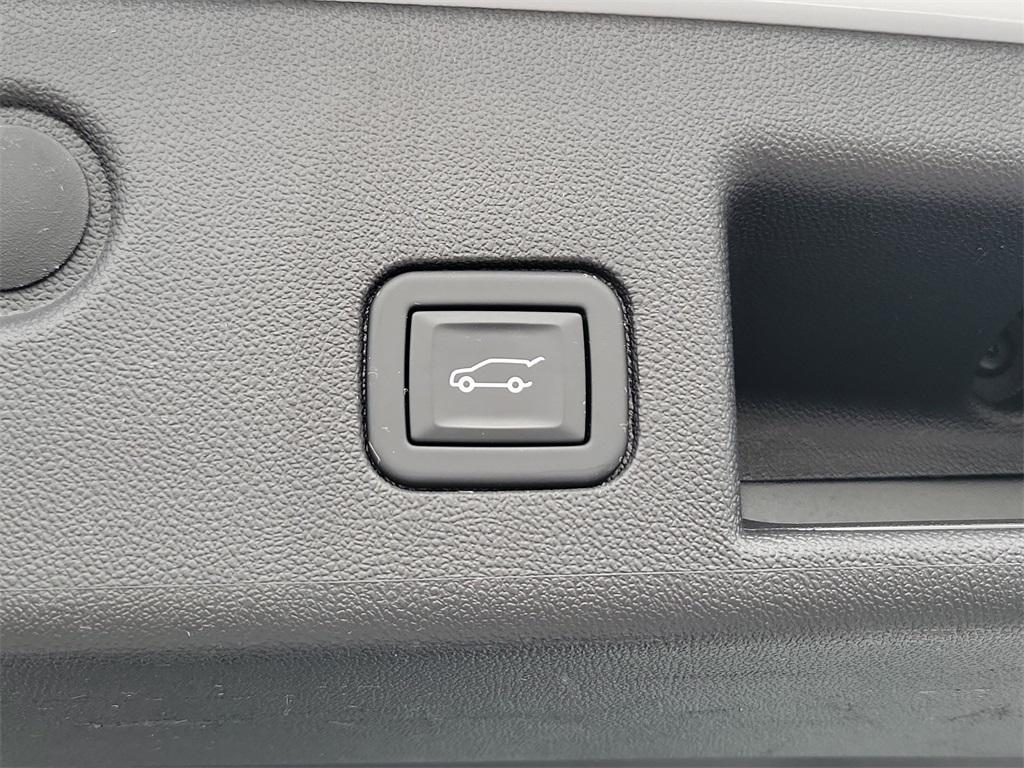 used 2023 Chevrolet Equinox car, priced at $22,387