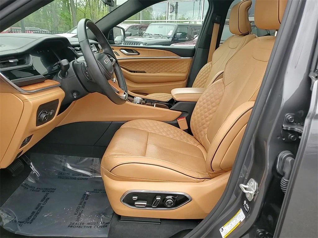 used 2024 Jeep Grand Cherokee car, priced at $47,499