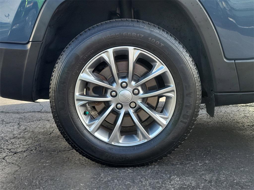 used 2019 Jeep Cherokee car, priced at $14,500