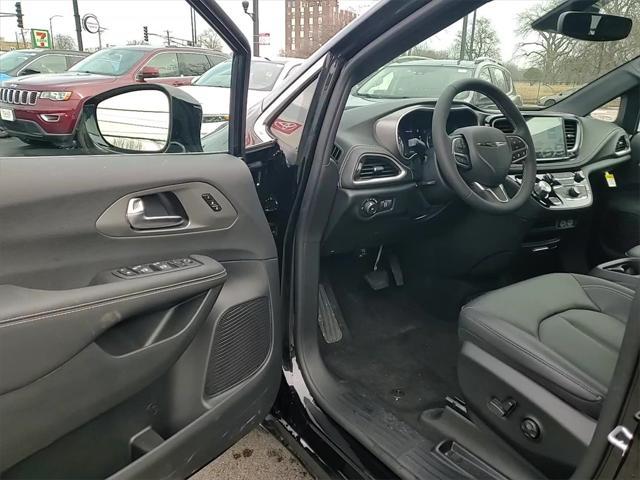 new 2025 Chrysler Pacifica car, priced at $38,783