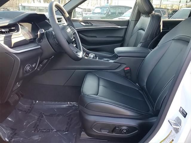 new 2025 Jeep Grand Cherokee car, priced at $43,862