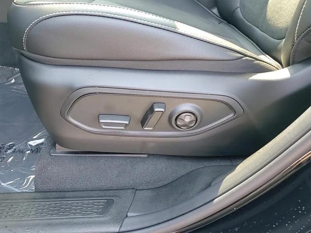 new 2025 Jeep Grand Cherokee car, priced at $40,710
