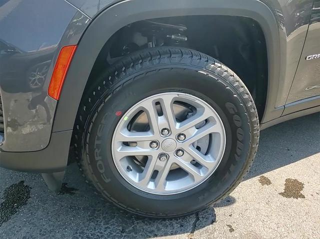 new 2024 Jeep Grand Cherokee car, priced at $30,721