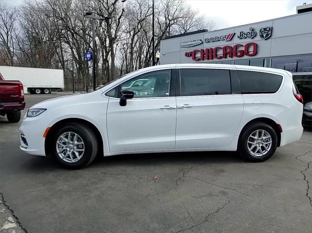 new 2024 Chrysler Pacifica car, priced at $32,021