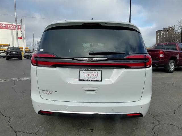 new 2024 Chrysler Pacifica car, priced at $32,021