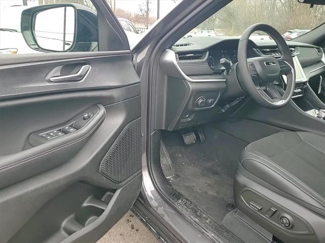 new 2025 Jeep Grand Cherokee L car, priced at $39,795