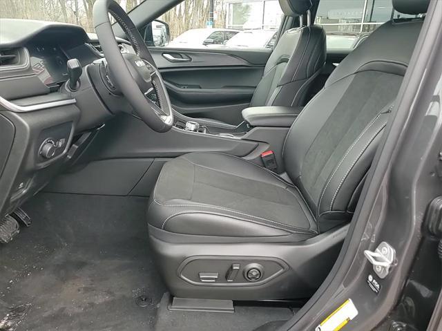 new 2025 Jeep Grand Cherokee L car, priced at $39,795
