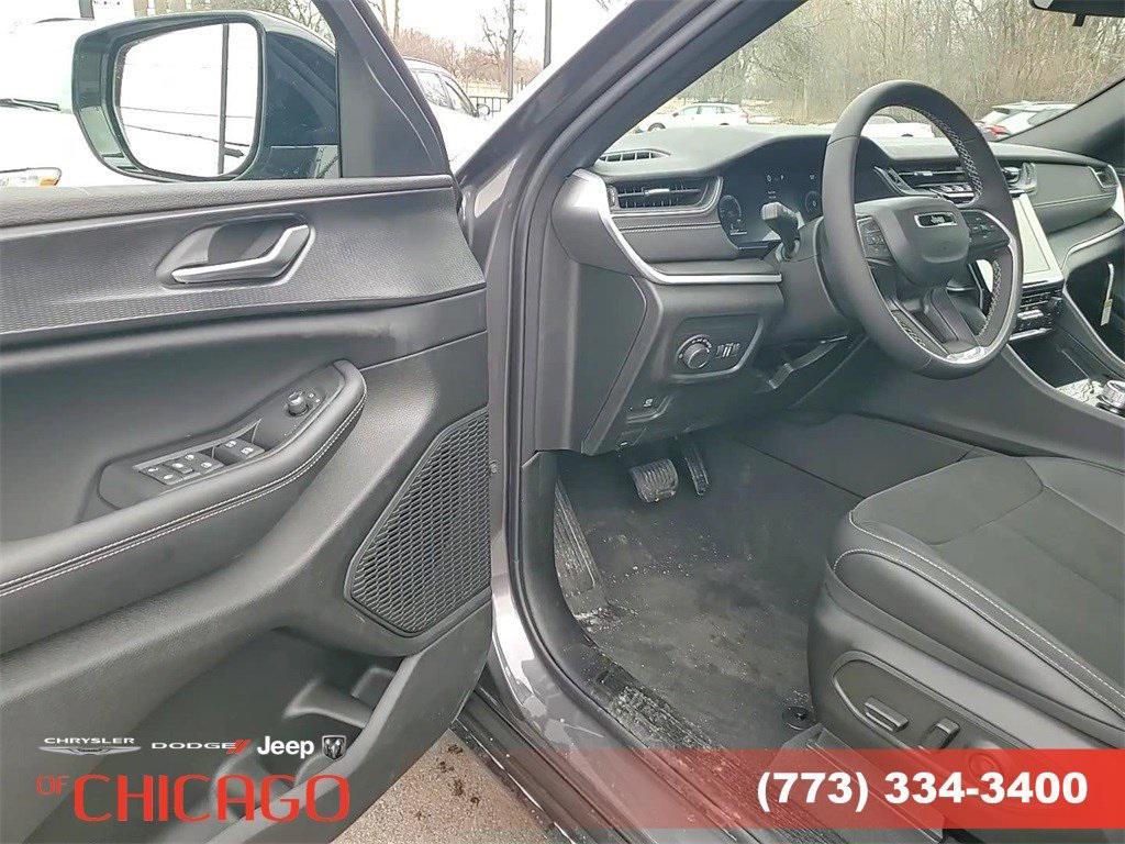 new 2025 Jeep Grand Cherokee L car, priced at $39,589
