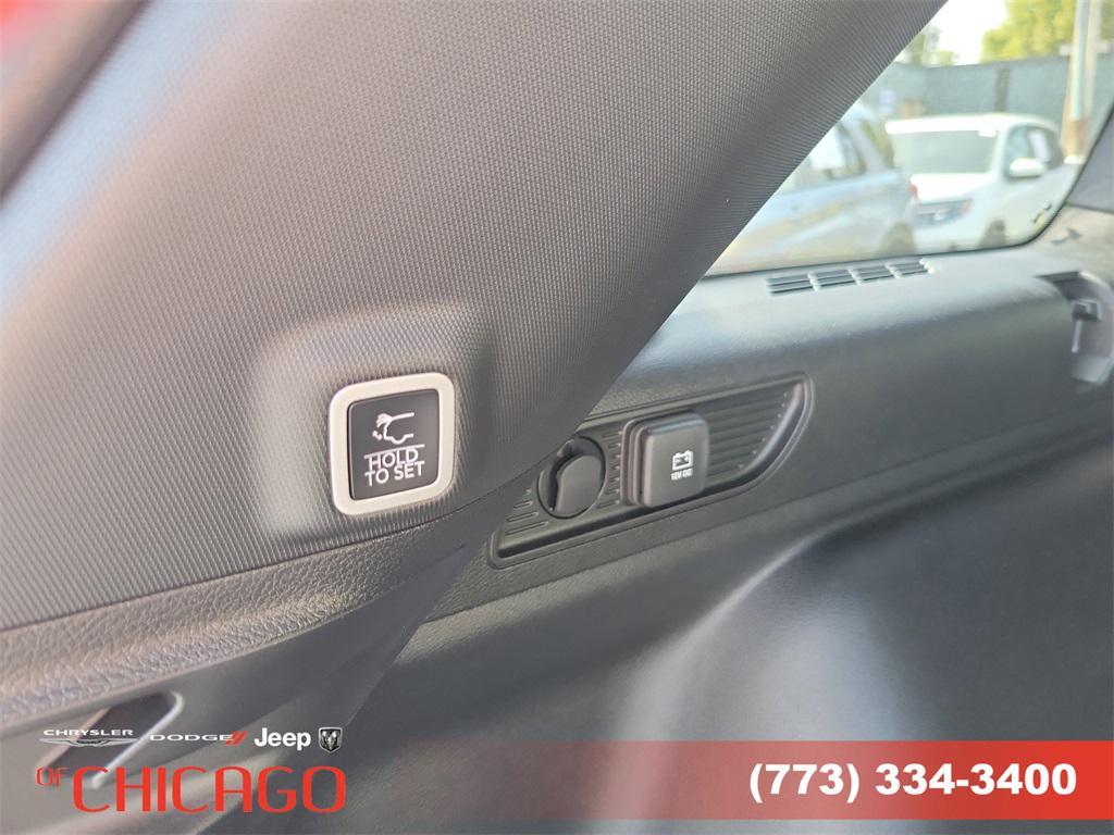 new 2025 Jeep Grand Cherokee car, priced at $41,998