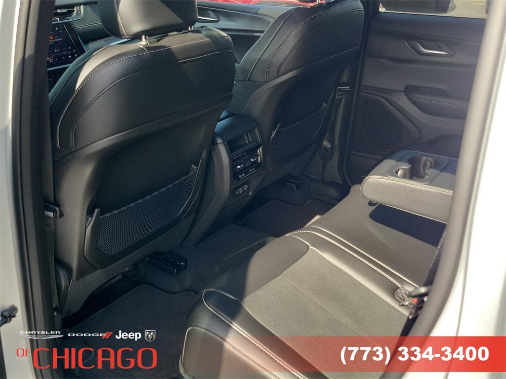 new 2025 Jeep Grand Cherokee car, priced at $41,998