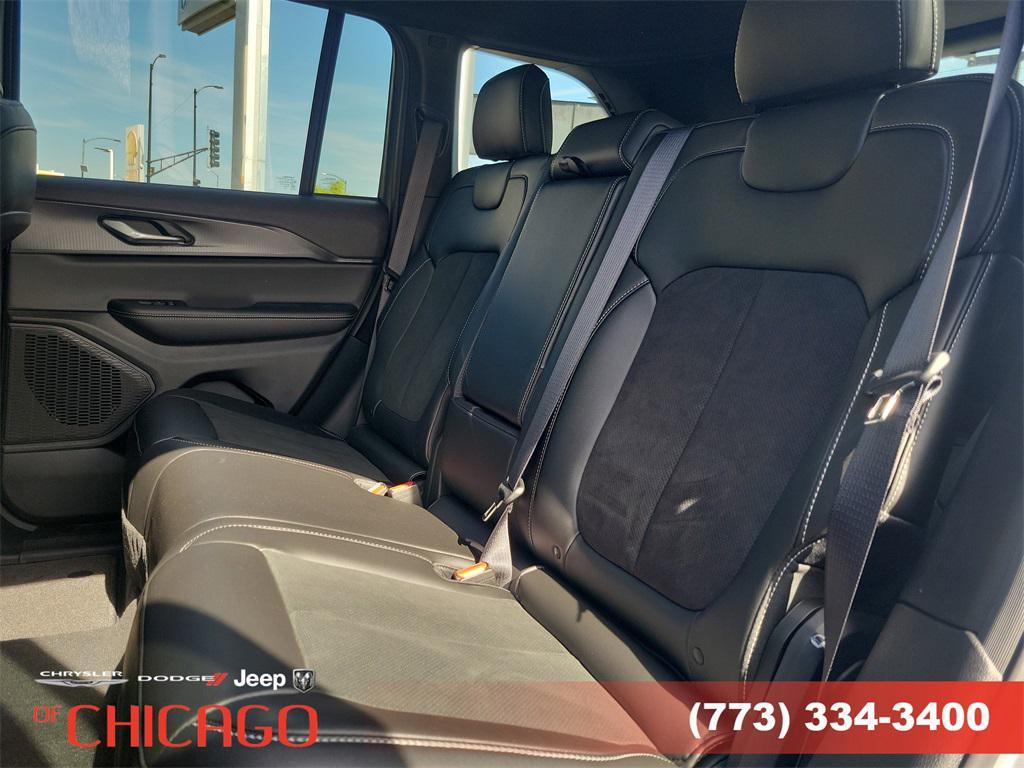 new 2025 Jeep Grand Cherokee car, priced at $41,998