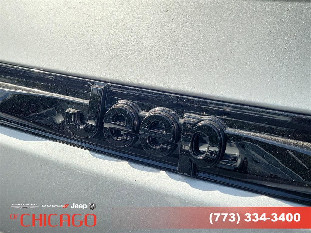 new 2025 Jeep Grand Cherokee car, priced at $41,998