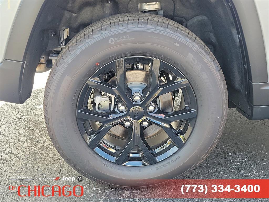 new 2025 Jeep Grand Cherokee car, priced at $41,998