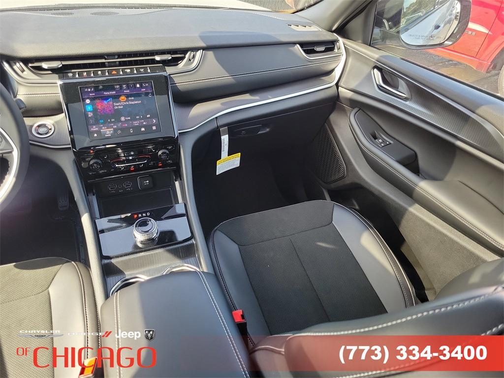new 2025 Jeep Grand Cherokee car, priced at $41,998