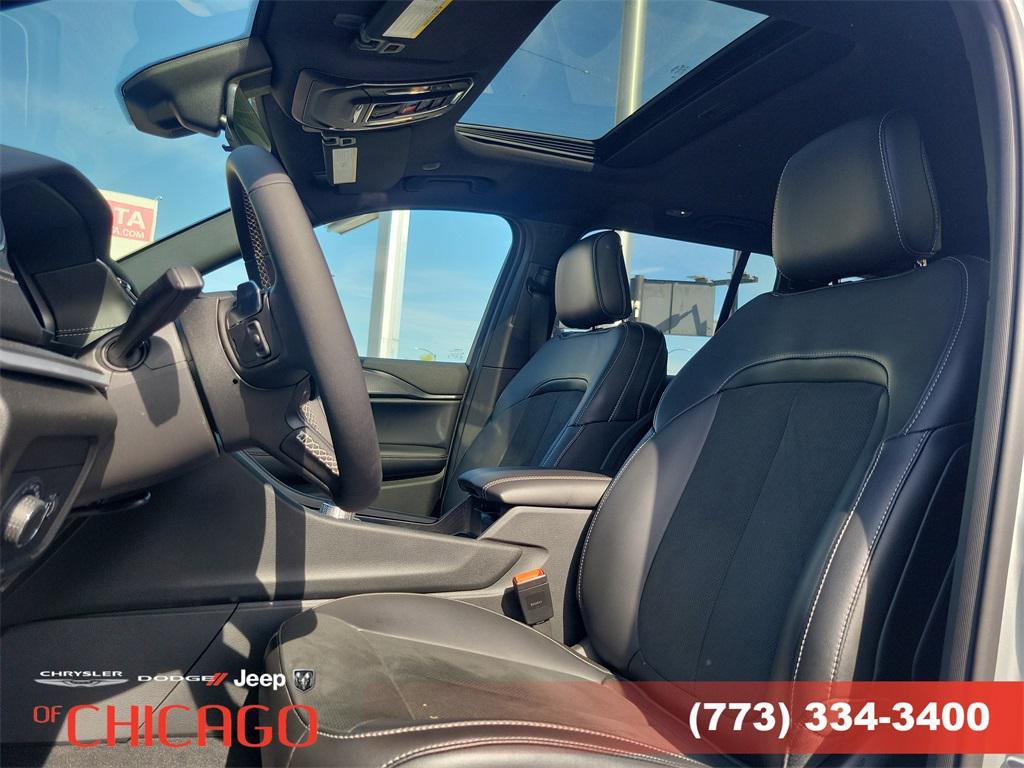 new 2025 Jeep Grand Cherokee car, priced at $41,998