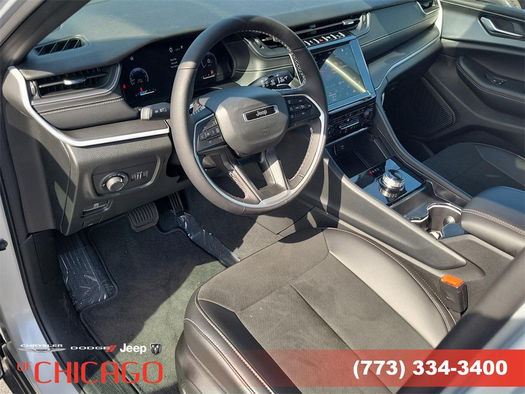 new 2025 Jeep Grand Cherokee car, priced at $41,998