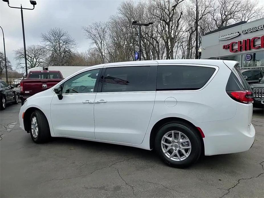 new 2024 Chrysler Pacifica car, priced at $38,274