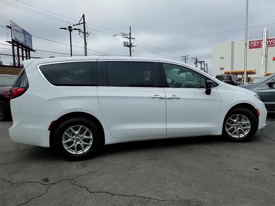 new 2024 Chrysler Pacifica car, priced at $38,274