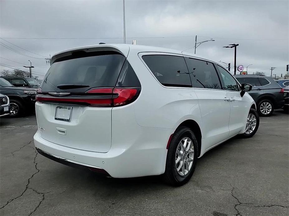 new 2024 Chrysler Pacifica car, priced at $38,274