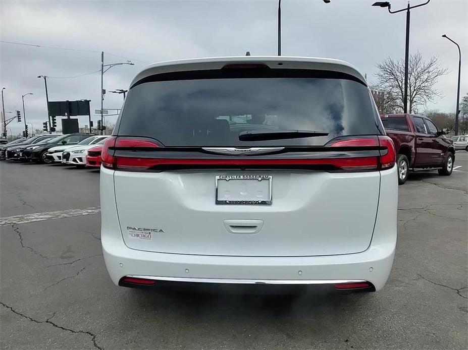 new 2024 Chrysler Pacifica car, priced at $38,274