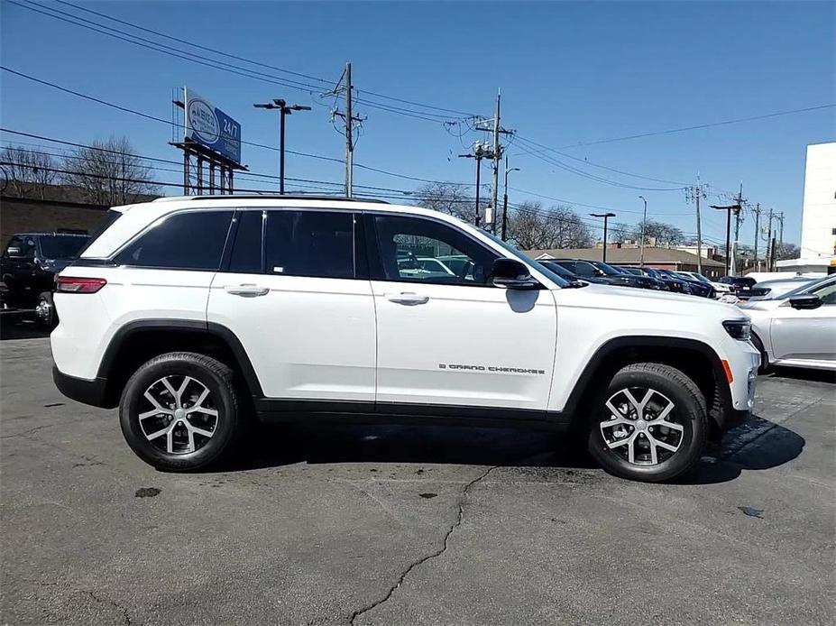 new 2024 Jeep Grand Cherokee car, priced at $44,869