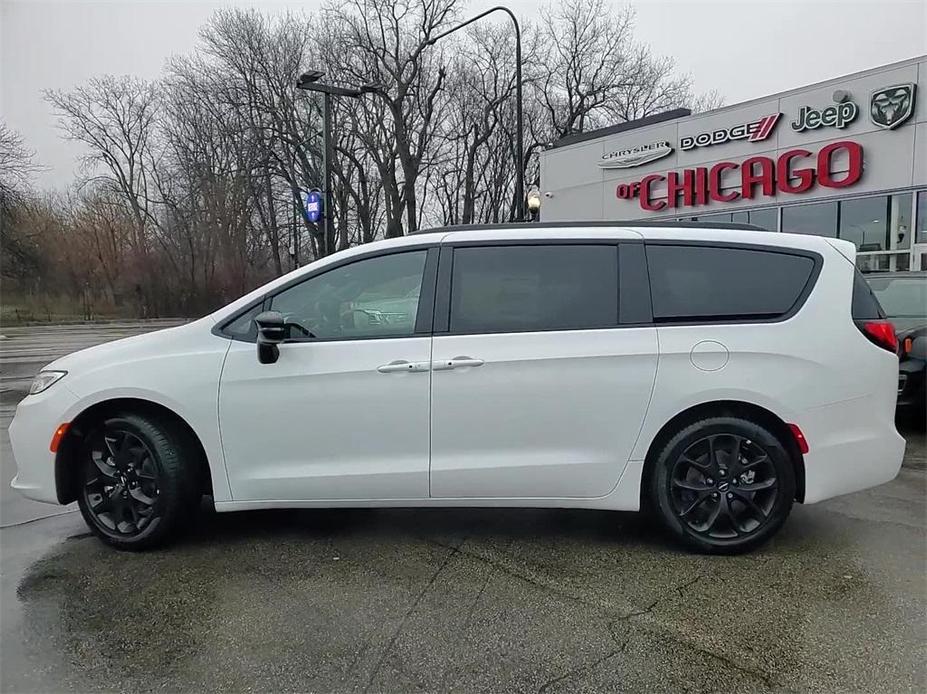 new 2024 Chrysler Pacifica car, priced at $40,249